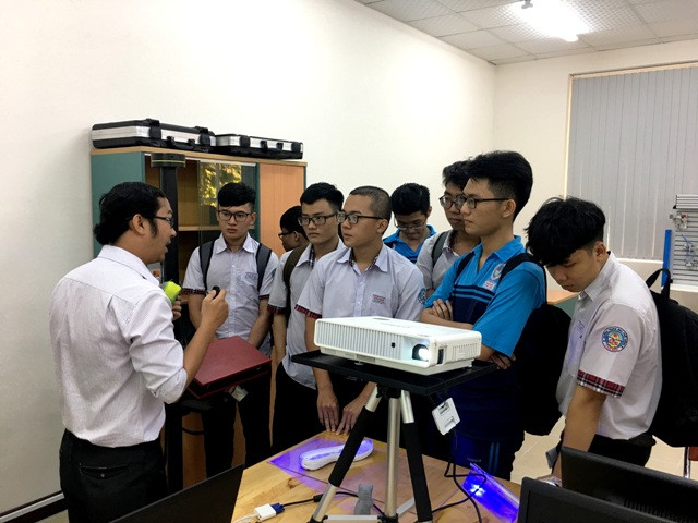 Phòng thí nghiệm thiết kế và phát triển sản phẩm TBS thu hút nhiều học sinh