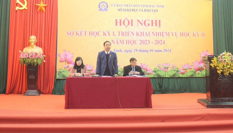 Ban Giám đốc Sở GDĐT chỉ đạo Hội nghị.