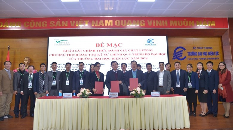 Các đơn vị ký Biên bản ghi nhớ hoàn thành đợt khảo sát chính thức. Các đơn vị ký Biên bản ghi nhớ hoàn thành đợt khảo sát chính thức.