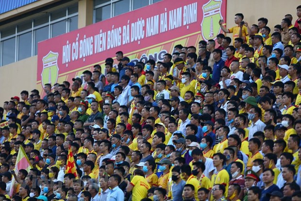 Cổ động viên trên khán đài sân Thiên Trường. (Ảnh: Nguyên An/Vietnam+). Cổ động viên trên khán đài sân Thiên Trường. (Ảnh: Nguyên An/Vietnam+).
