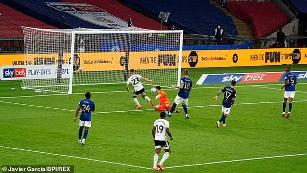 Joe Bryan ghi bàn nâng tỷ số lên 2-0, quyết định số phận trận đấu.