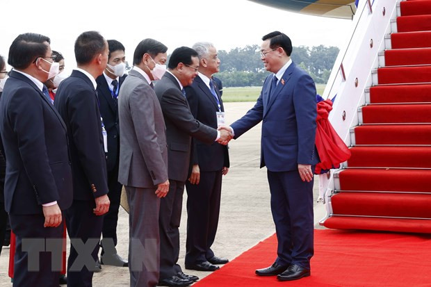 Chu tich Quoc hoi Vuong Dinh Hue bat dau tham chinh thuc Lao hinh anh 4