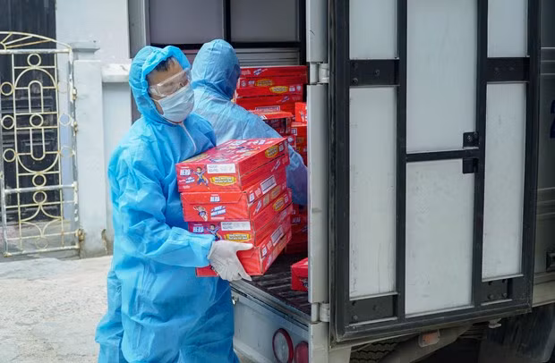 Vinamilk tang sua va 3.000 phan qua cho tre em dang cach ly hinh anh 6