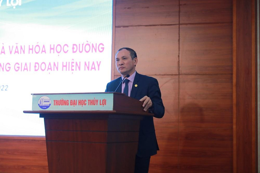 GS. Nguyễn Trung Việt – Phó Hiệu trưởng Trường ĐH Thủy lợi phát biểu. GS. Nguyễn Trung Việt – Phó Hiệu trưởng Trường ĐH Thủy lợi phát biểu.