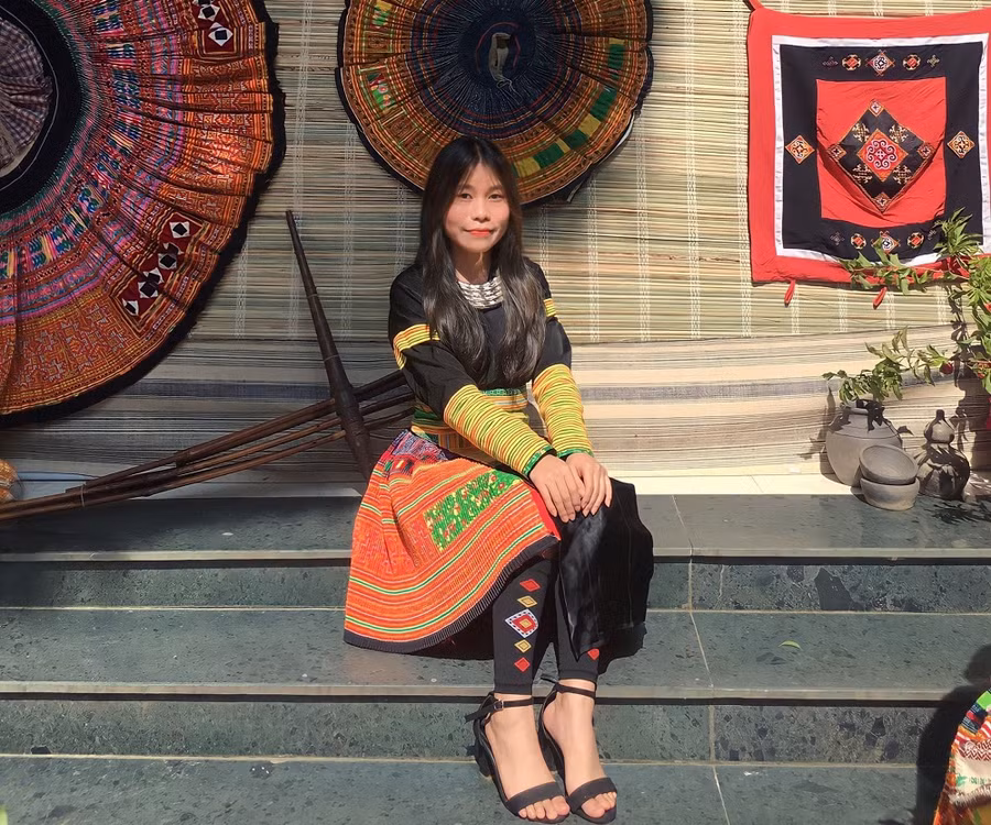 Mùa Thị May sinh viên năm nhất ngành Giáo dục Tiểu Học (Trường ĐH Giáo Dục - ĐH Quốc gia Hà Nội). Ảnh NVCC.