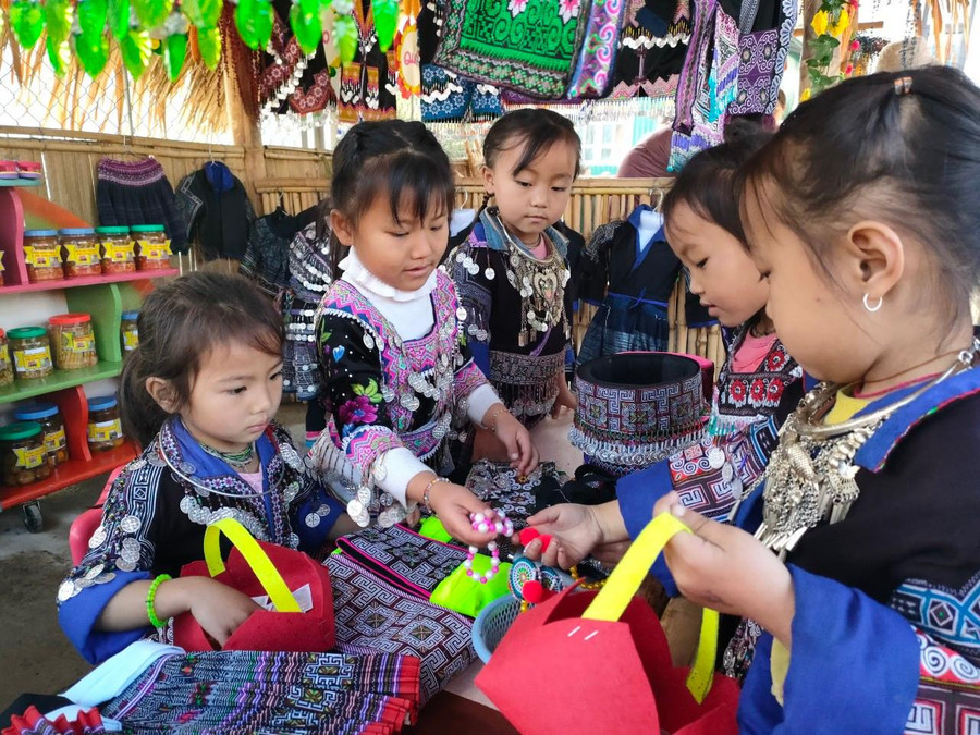 Học sinh của cô Loan tham gia hoạt động trải nghiệm. Ảnh NVCC.