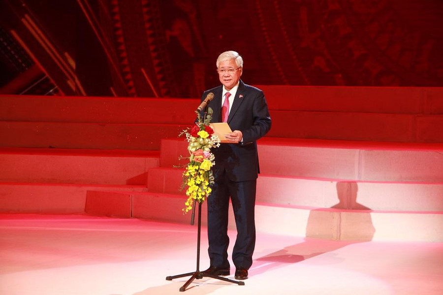 Đồng chí Đỗ Văn Chiến - Bí thư Trung ương Đảng - Chủ tịch Ủy ban Trung ương MTTQ Việt Nam p hát biểu chúc mừng các em học sinh, sinh viên, thanh niên xuất sắc tiêu biểu được tuyên dương.