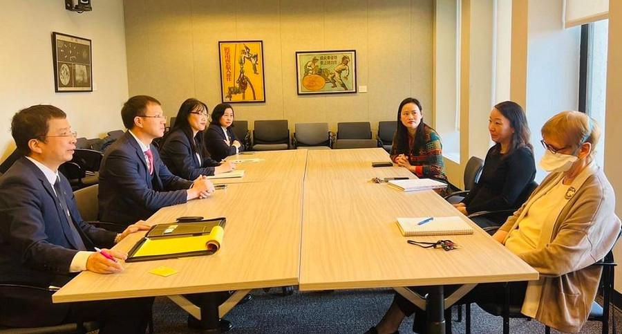 Quang cảnh buổi làm việc. Quang cảnh buổi làm việc.