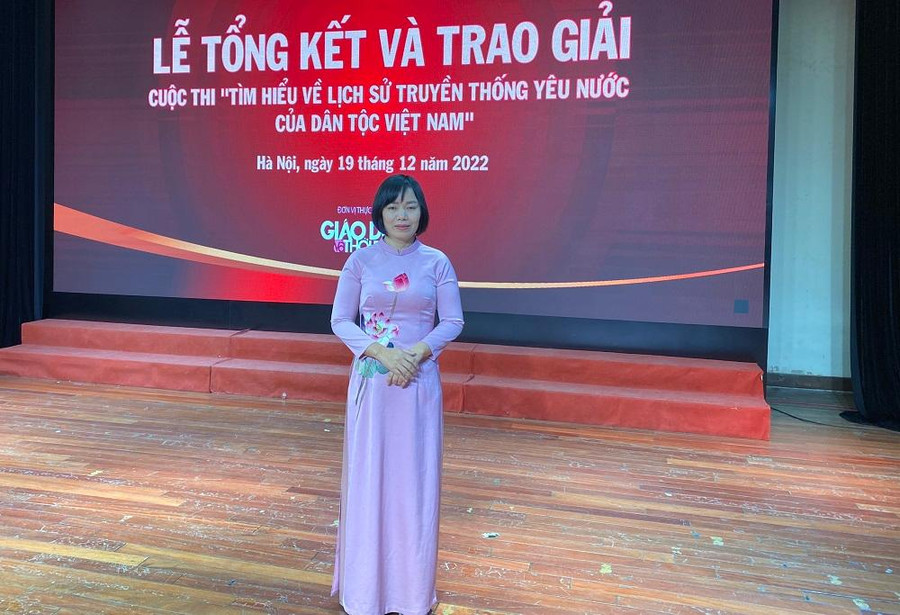 Cô giáo Nông Thị Hường – giáo viên Trường THPT Lương Văn Tri – huyện Văn Quan – tỉnh Lạng Sơn. Cô giáo Nông Thị Hường – giáo viên Trường THPT Lương Văn Tri – huyện Văn Quan – tỉnh Lạng Sơn.