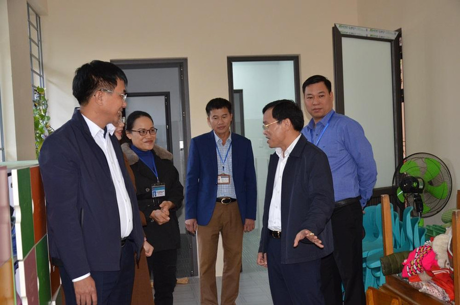 Đoàn công tác đi thăm thực tế tại các trường học. Ảnh Ngô Chuyên. Đoàn công tác đi thăm thực tế tại các trường học. Ảnh Ngô Chuyên.