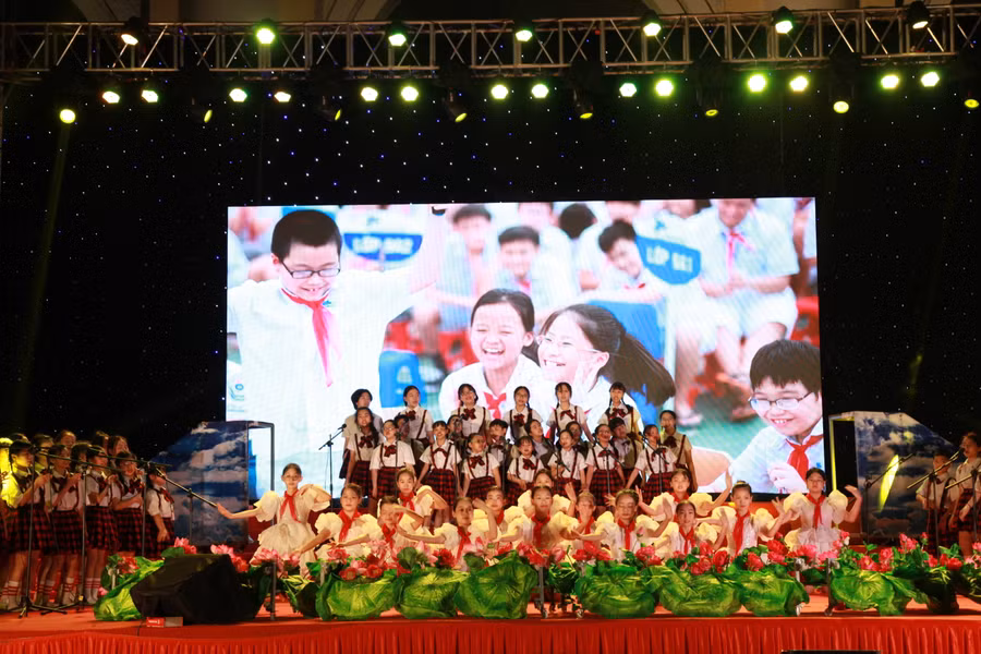 Rộn ràng những ca khúc ca ngợi Đảng, Bác Hồ.