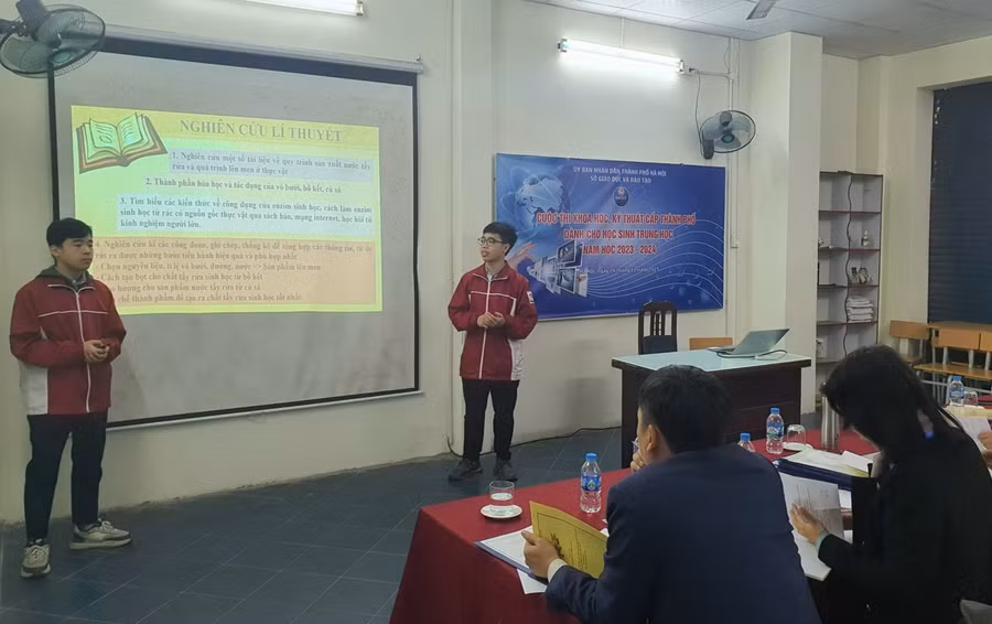 Học sinh trình bày ý tưởng nghiên cứu.