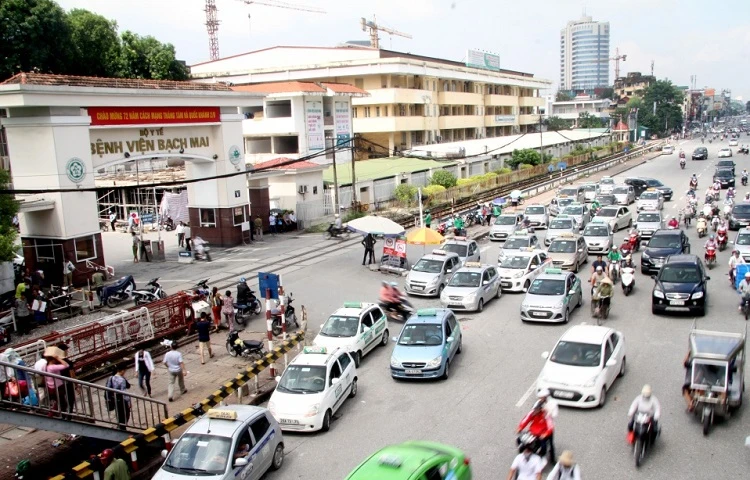 Khu vực trước cổng Bệnh viện Bạch Mai. 