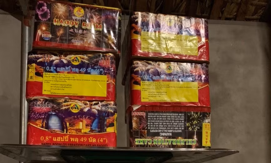 Pháo hoa được lực lượng CSGT Trạm Quảng Xương thu giữ.