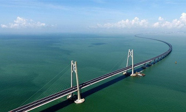 Cận cảnh cầu vượt biển dài nhất thế giới