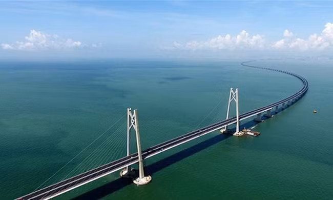 Cận cảnh cầu vượt biển dài nhất thế giới