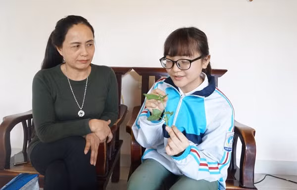 Hà Thị Minh Tâm và mẹ