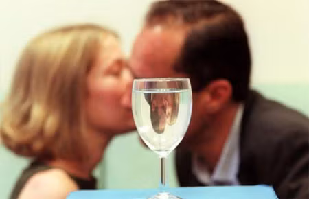 Các yêu râu xanh thường lợi dụng bỏ thuốc mê GHB vào đồ uống để cưỡng hiếp nạn nhân