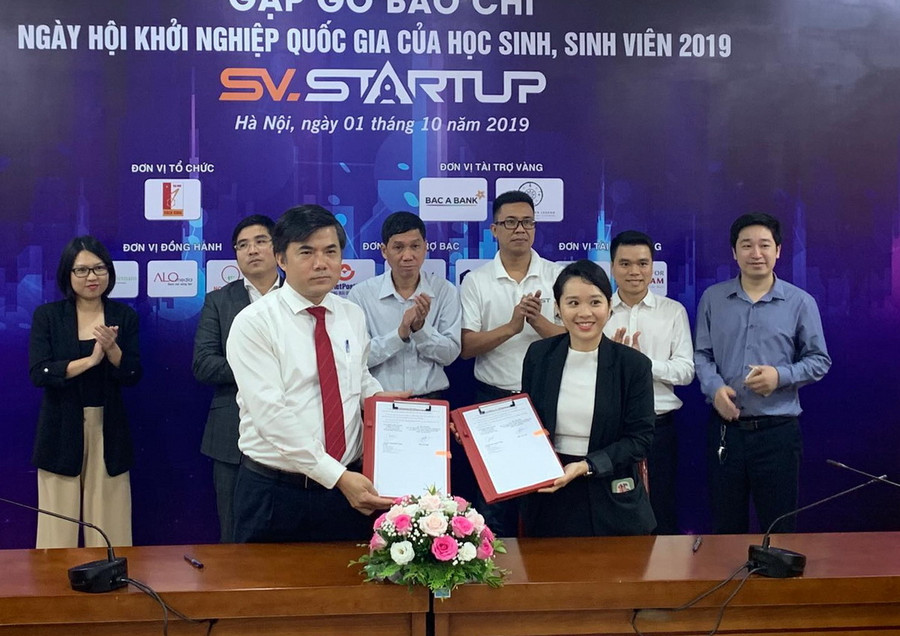 Cá đơn vị kí thỏa thuận tài trợ cho cuộc thi.