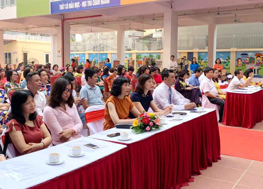 Các đại biểu dự buổi lễ