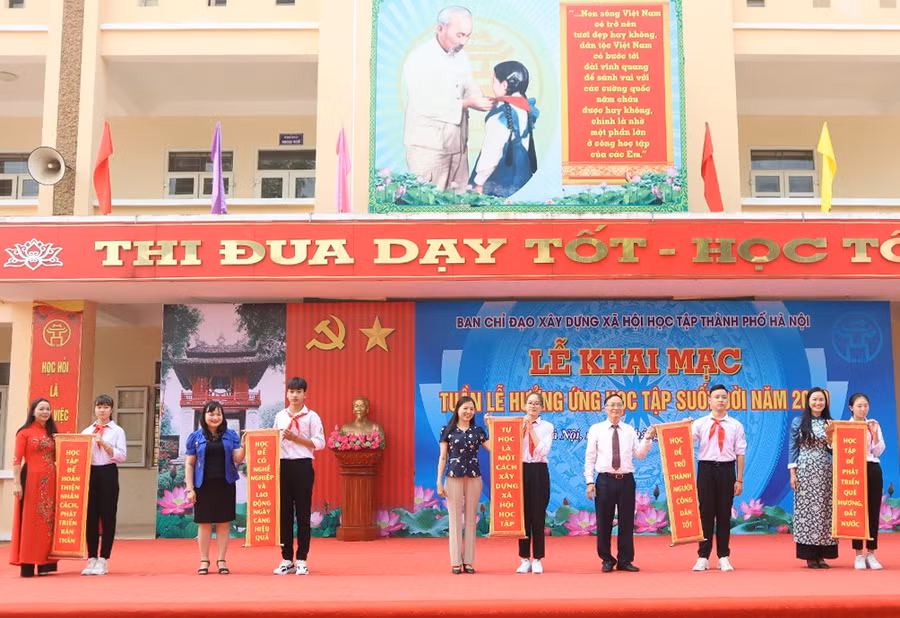 Ban Chỉ đạo xây dựng xã hội học tập thành phố Hà Nội gửi thông điệp về việc khích lệ tinh thần tự học. 