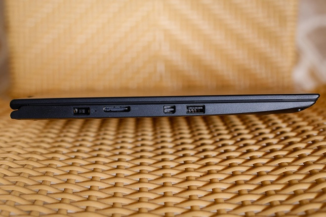 Laptop 14 inch đa năng nhẹ nhất thế giới