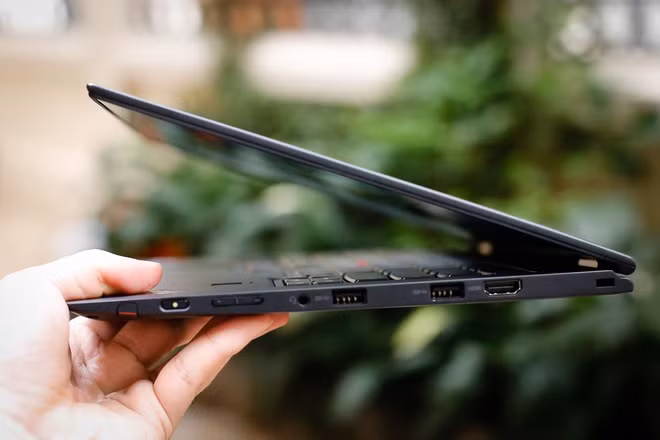 Laptop 14 inch đa năng nhẹ nhất thế giới