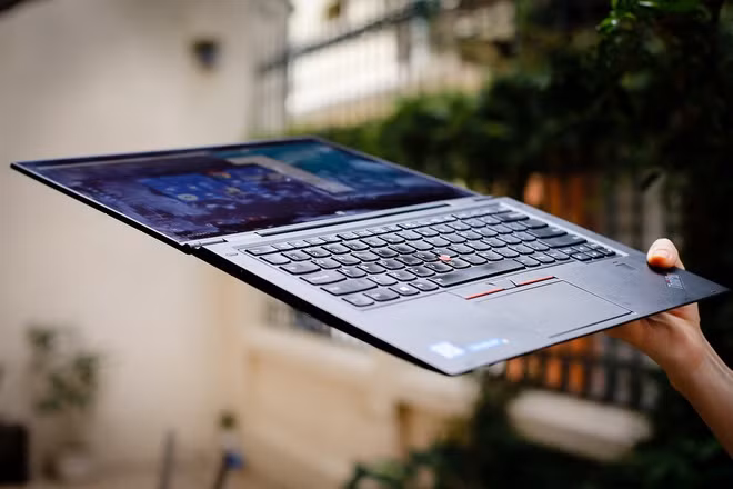 Laptop 14 inch đa năng nhẹ nhất thế giới