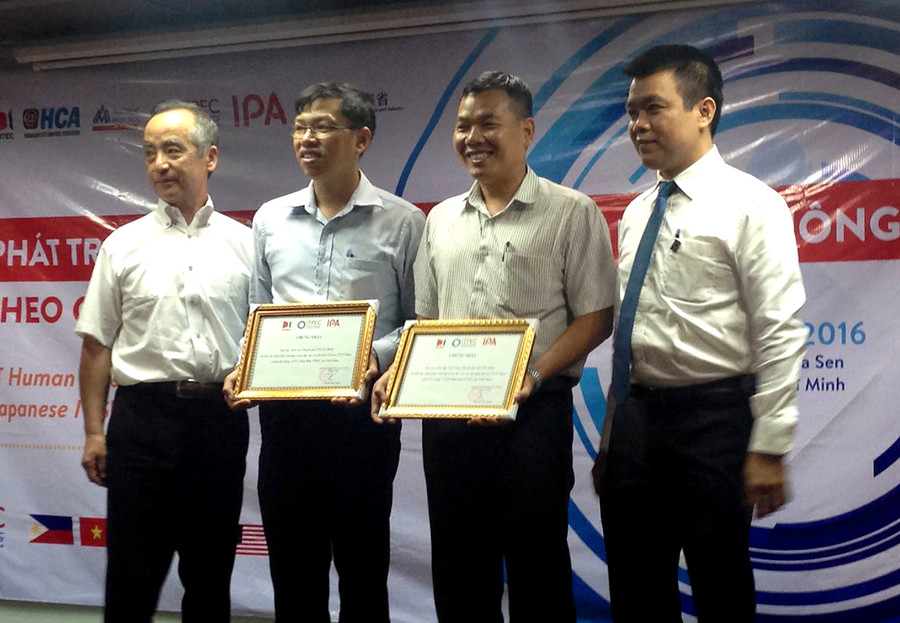 Đại diện VITEC trao chứng nhận đối tác chương trình ITPEC tại Việt Nam cho ĐH Hoa Sen và ĐH Văn Lang Đại diện VITEC trao chứng nhận đối tác chương trình ITPEC tại Việt Nam cho ĐH Hoa Sen và ĐH Văn Lang