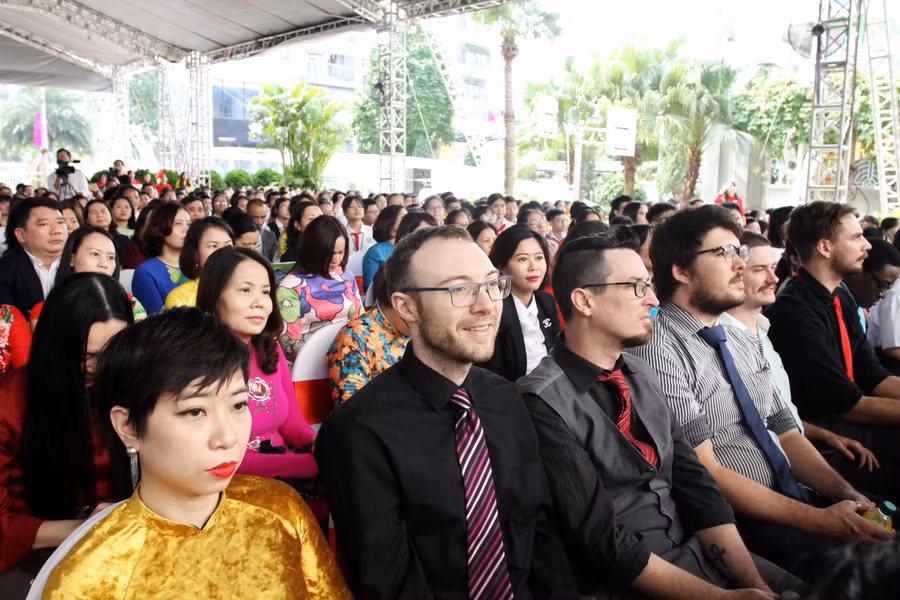 Các đại biểu tham dự buổi lễ