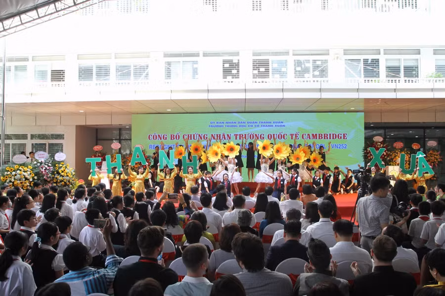 Các tiết mục văn nghệ chào mừng buổi lễ