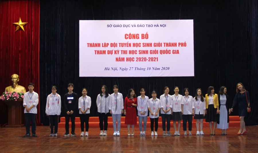 Các đội tuyển học sinh giỏi ra mắt