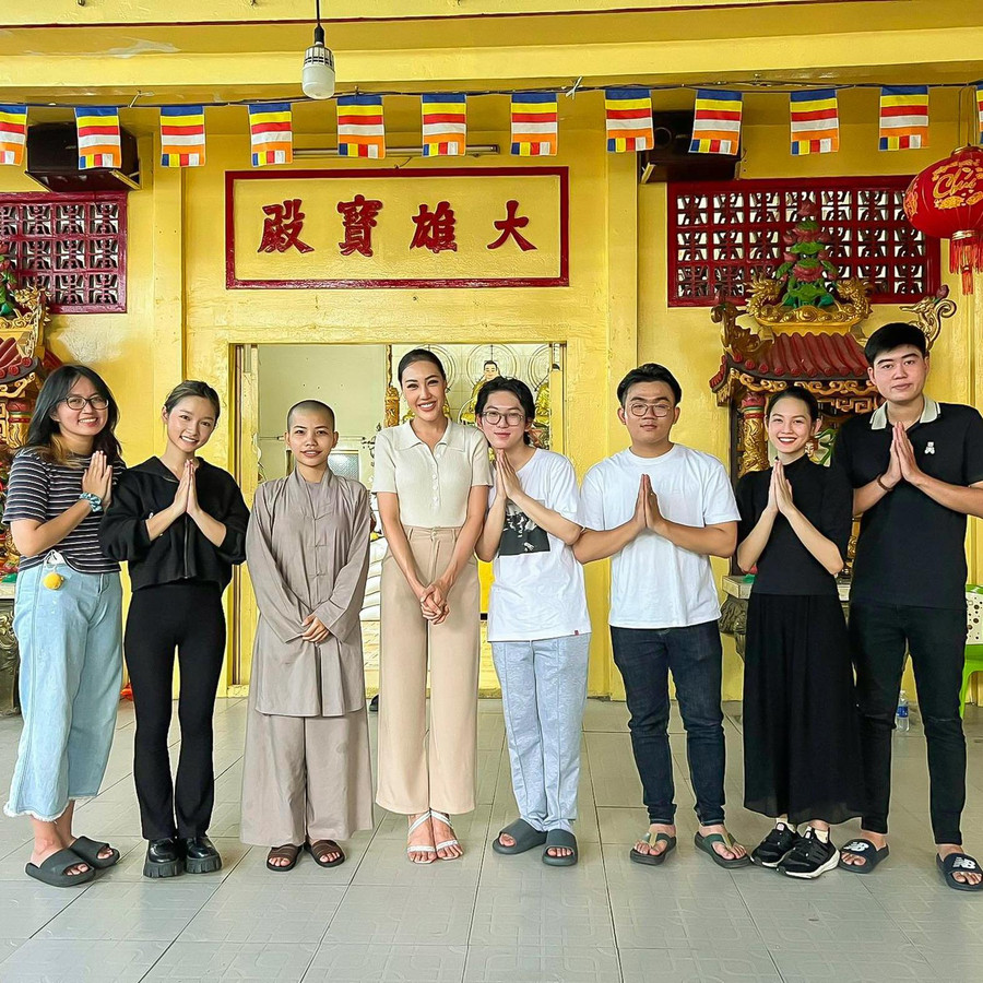 Minh Tiến, Bảo Hà cùng thí sinh Nguyễn Thị Quỳnh Anh đã thực hiện chiến dịch “ĐI CÙNG ỦN ỈN” trong suốt quá trình tham dự cuộc thi National costume 2022 để mong muốn lan tỏa ý nghĩa nhân văn, của chú heo đất.