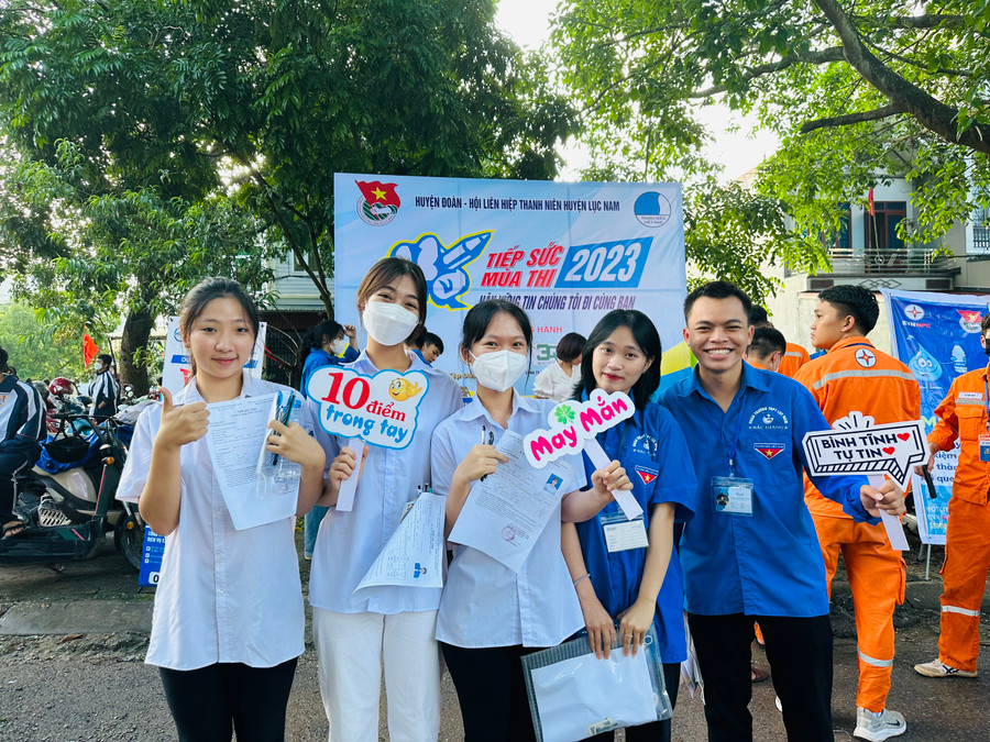 Thí sinh Bắc Giang tự tin trước giờ thi.