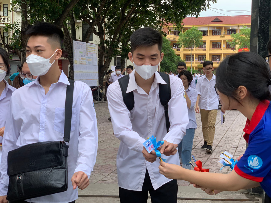 Nhiều hoạt động thiết thực hỗ trợ thí sinh dự thi.