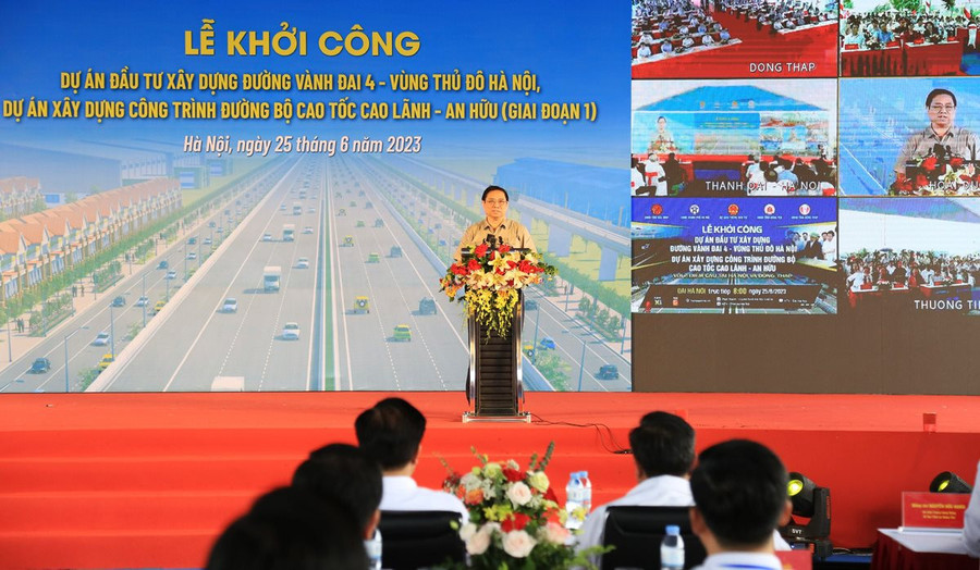 Thủ tướng Chính phủ Phạm Minh Chính phát biểu tại lễ khởi công dự án và quang cảnh các điểm cầu. Thủ tướng Chính phủ Phạm Minh Chính phát biểu tại lễ khởi công dự án và quang cảnh các điểm cầu.