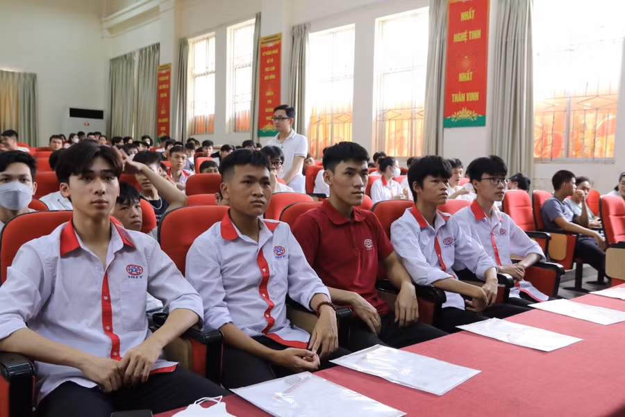 Học sinh khối 12 Trường Cao đẳng Công nghệ cao Hà Nội sẵn sàng bước vào kỳ thi tốt nghiệp THPT năm 2023.