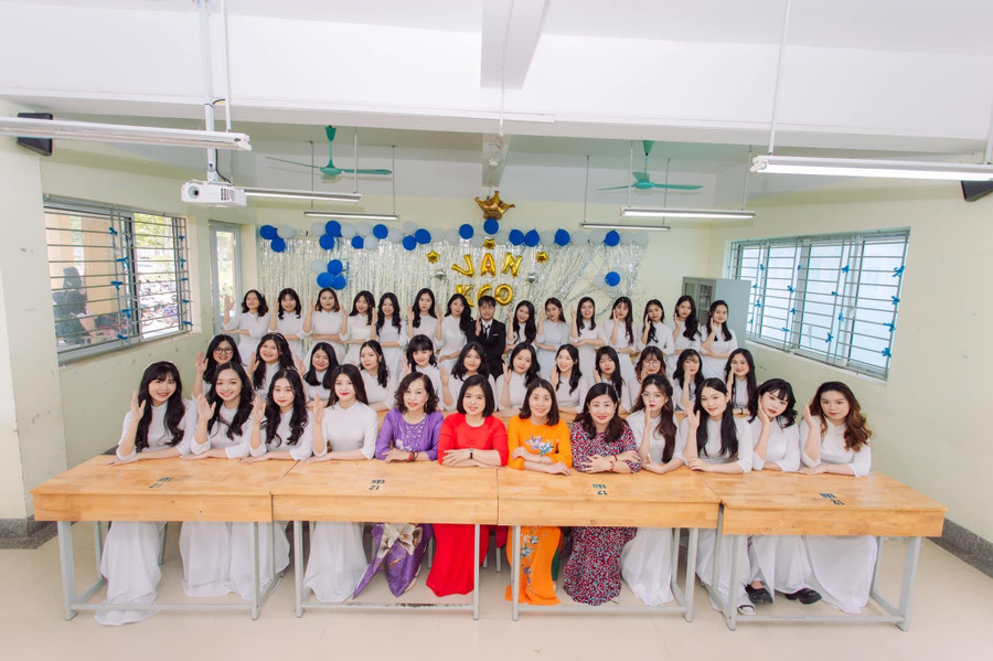 Lớp 12 chuyên Văn, Trường THPT Sơn Tây Lớp 12 chuyên Văn, Trường THPT Sơn Tây