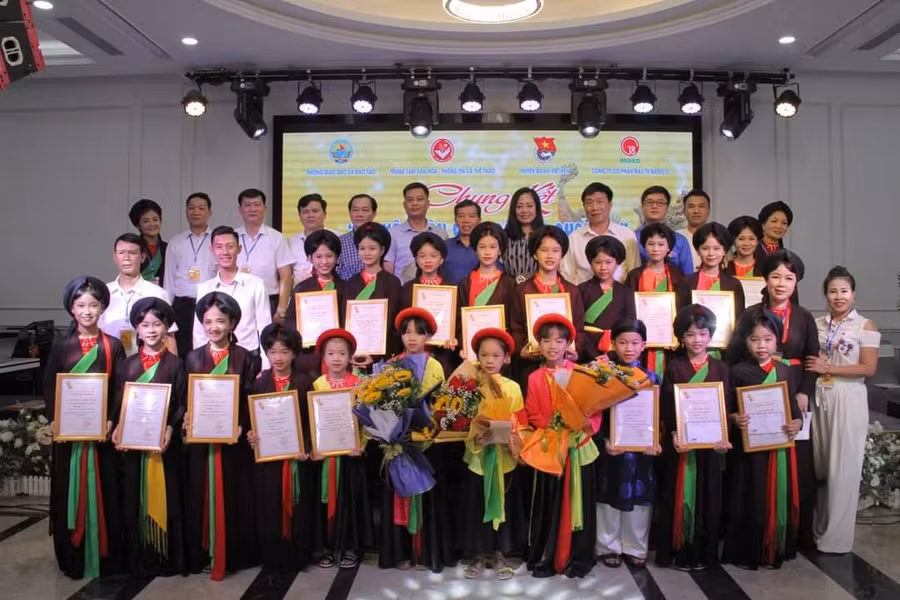 Kết thúc Liên hoan, Ban tổ chức đã trao 4 giải A, 8 giải B, 9 giải C và 3 tiết mục đạt giải Thế hệ măng non.