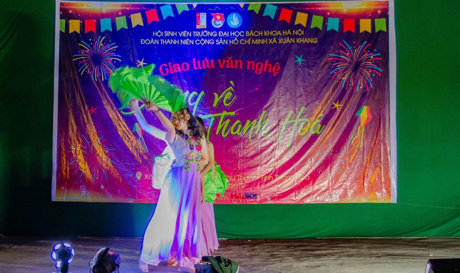 Sau khi tốt nghiệp, Chi dự định sẽ vào TP. Hồ Chí Minh để tìm môi trường trải nghiệm mới. Sau khi tốt nghiệp, Chi dự định sẽ vào TP. Hồ Chí Minh để tìm môi trường trải nghiệm mới.