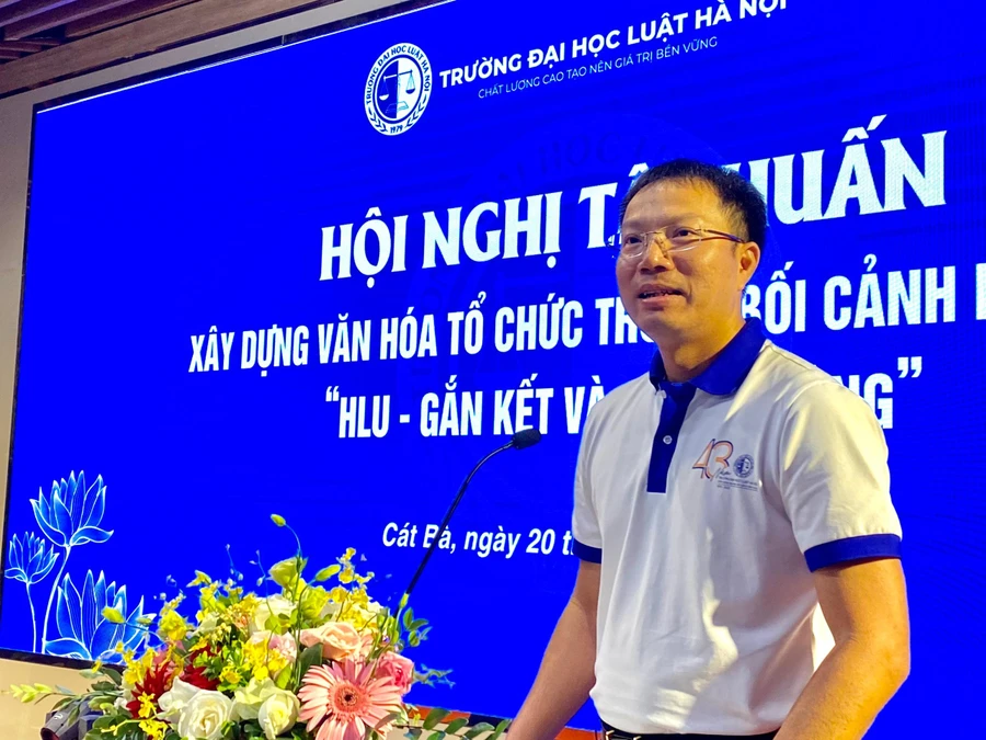 TS Đoàn Trung Kiên - Hiệu trưởng Trường Đại học Luật Hà Nội phát biểu tại Hội nghị. Ảnh: Ngô Chuyên.