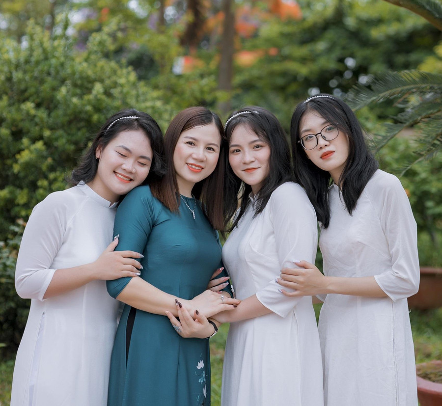 Cô Lê Thị Tâm – giáo viên môn tiếng Anh, Trường THPT Hương Khê (tỉnh Hà Tĩnh). Cô Lê Thị Tâm – giáo viên môn tiếng Anh, Trường THPT Hương Khê (tỉnh Hà Tĩnh).