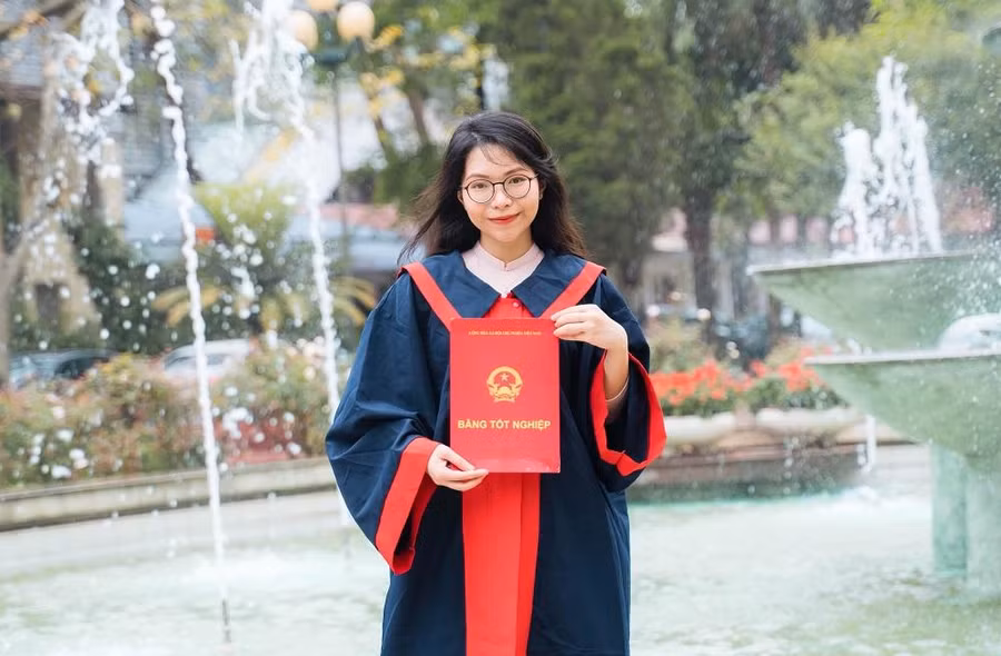 Vũ Thị Minh Phương – Thủ khoa đầu ra Trường ĐH Sư phạm Hà Nội năm 2022 với số điểm 3,91 (điểm bình trung bình 4 năm). Ảnh NVCC.