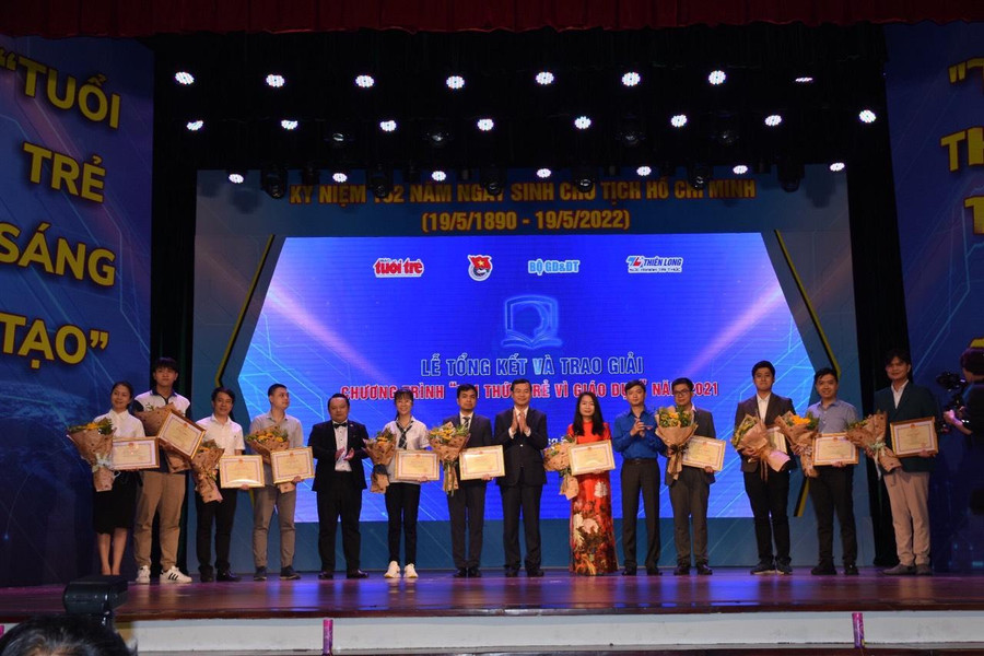 Công cụ hỗ trợ học tập 3 trong 1 (App học Tiếng Anh, Tiếng Việt cơ bản, Toán tư duy cho học sinh từ lớp 1 đến lớp 12) lọt vào chung khảo cuộc thi Tri thức trẻ vì giáo dục năm 2021. Ảnh NVCC. Công cụ hỗ trợ học tập 3 trong 1 (App học Tiếng Anh, Tiếng Việt cơ bản, Toán tư duy cho học sinh từ lớp 1 đến lớp 12) lọt vào chung khảo cuộc thi Tri thức trẻ vì giáo dục năm 2021. Ảnh NVCC.