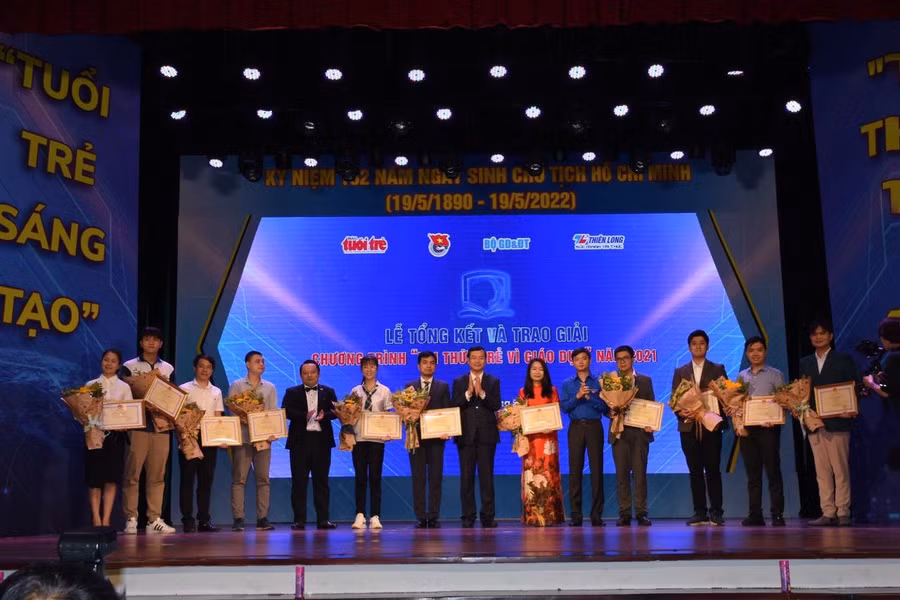 Công cụ hỗ trợ học tập 3 trong 1 (App học Tiếng Anh, Tiếng Việt cơ bản, Toán tư duy cho học sinh từ lớp 1 đến lớp 12) lọt vào chung khảo cuộc thi Tri thức trẻ vì giáo dục năm 2021. Ảnh NVCC.