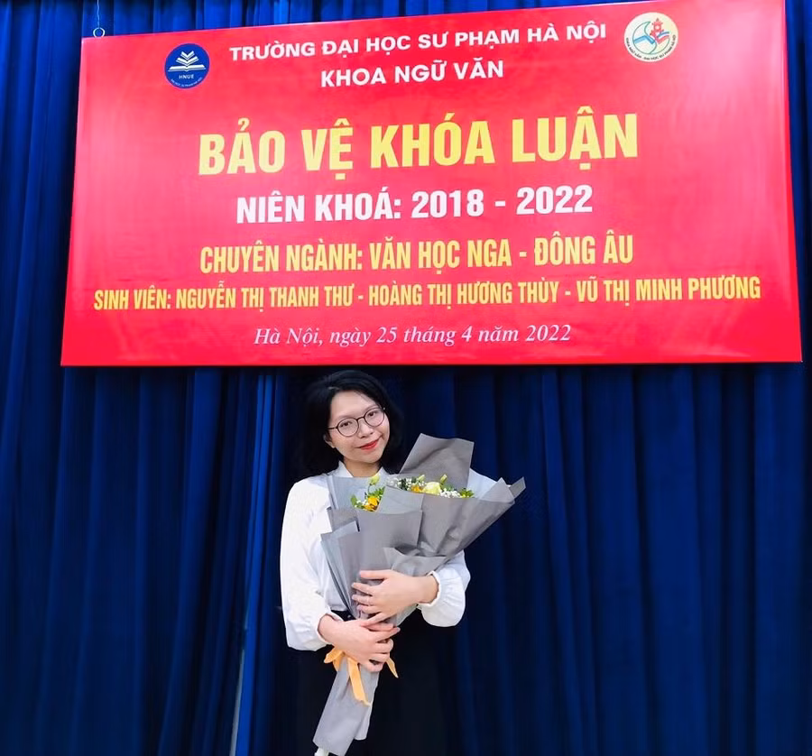 Vũ Thị Minh Phương trong ngày bảo vệ khóa luận. Ảnh NVCC.