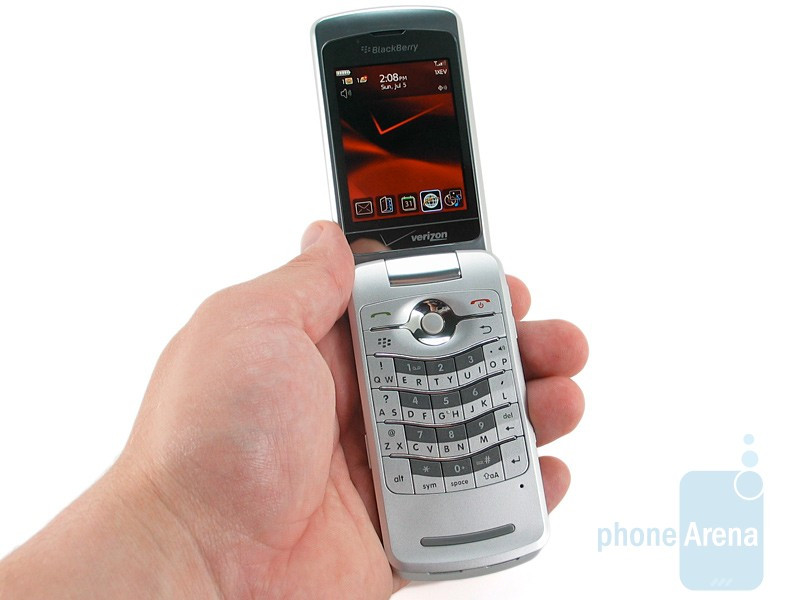 /Uploaded/cuong/2016_01_13/rimblackberrypearlflip8230reviewdesign006_KFLN.jpg