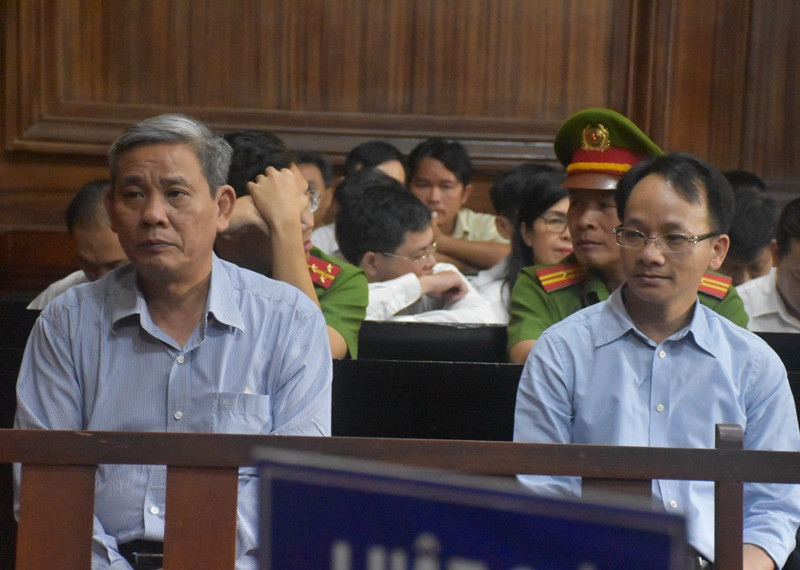 Bị cáo Lê Văn Thanh và bị cáo Nguyễn Thanh Chương tại phiên tòa Bị cáo Lê Văn Thanh và bị cáo Nguyễn Thanh Chương tại phiên tòa