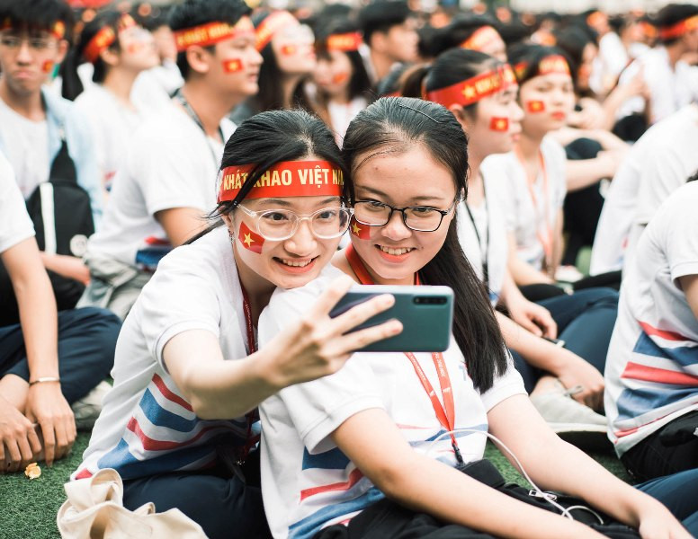 Nhiều bạn SV không quên ghi lại những bức hình ấn tượng của mình