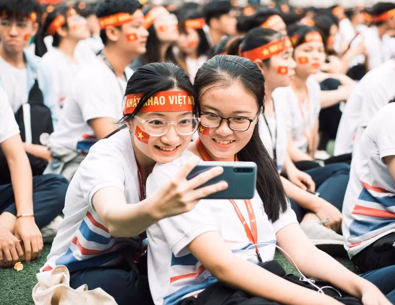 Nhiều bạn SV không quên ghi lại những bức hình ấn tượng của mình